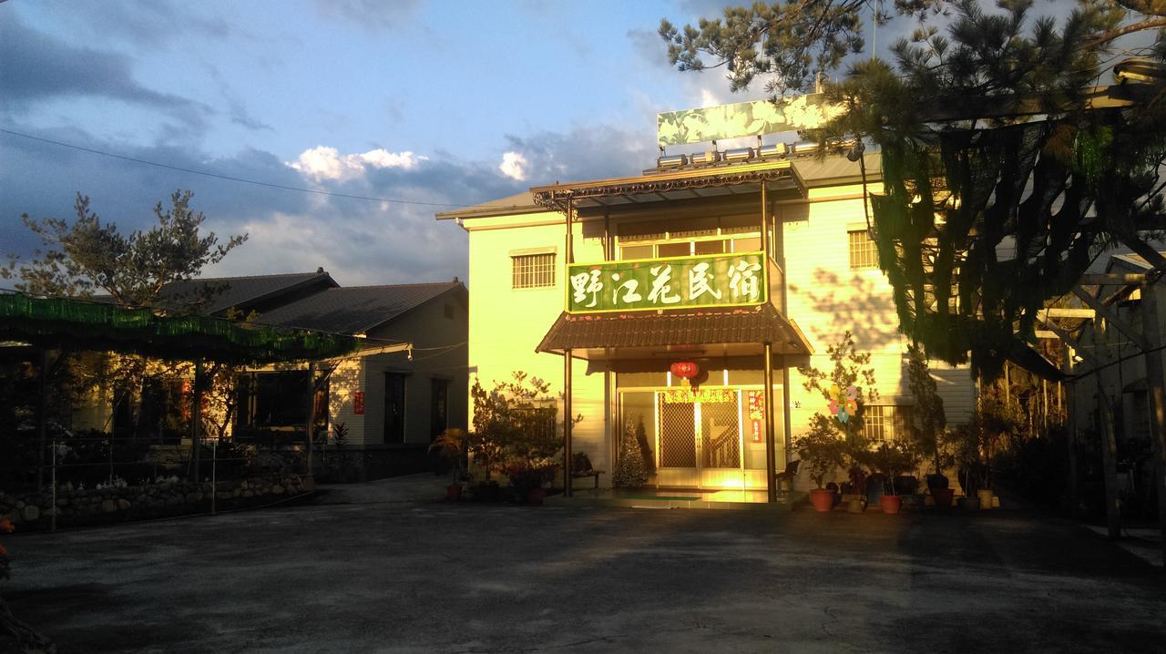 Sun Moon Lake Wild Flower Bed & Breakfast Yuchi Exterior foto